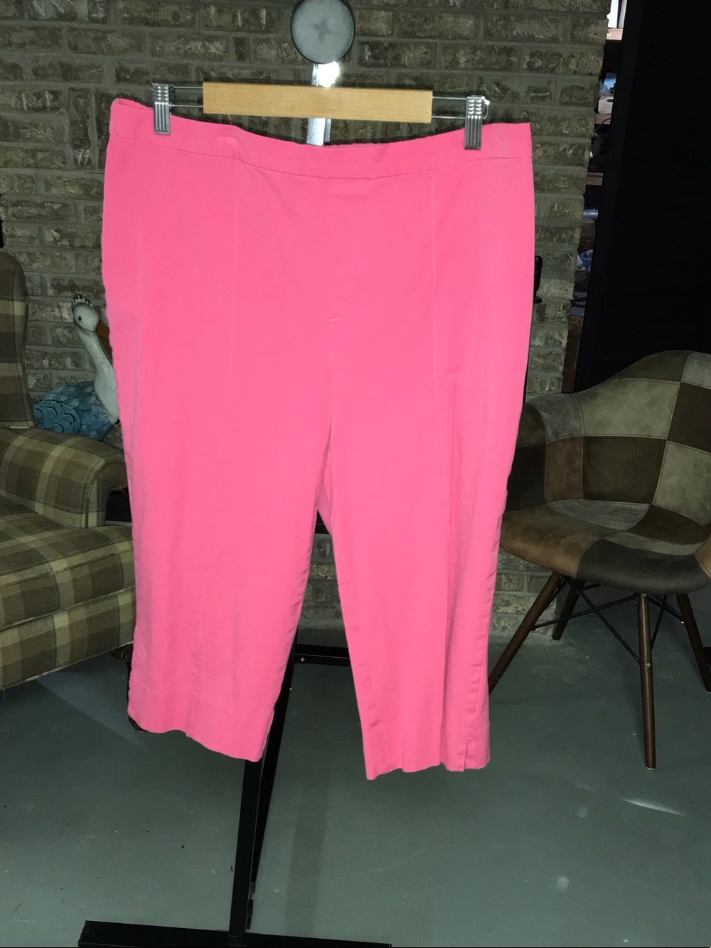 Isaac Mizrahi Bright Pink Pull-On Capri Pants